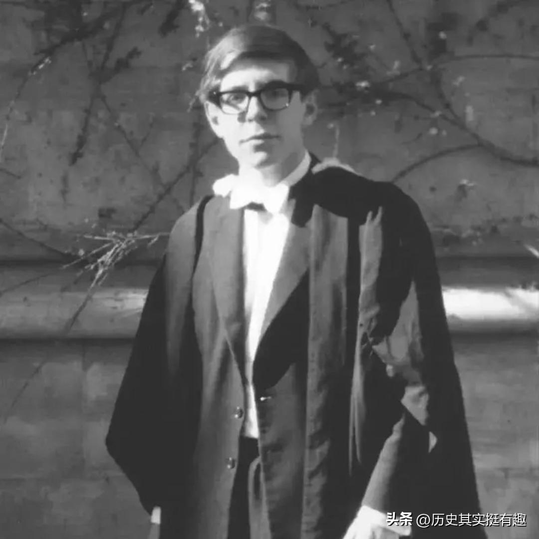 爱因斯坦vs牛顿vs霍金的智商,牛顿与霍金谁更伟大