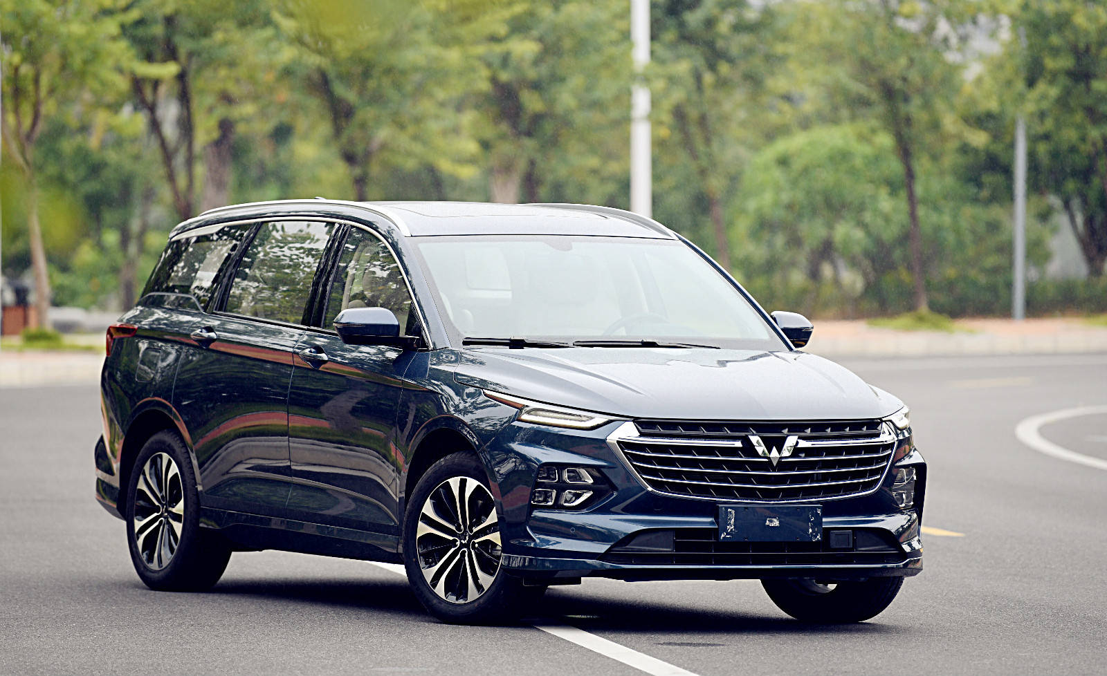 红旗vs五菱,红旗汽车30万哪一款最值得推荐