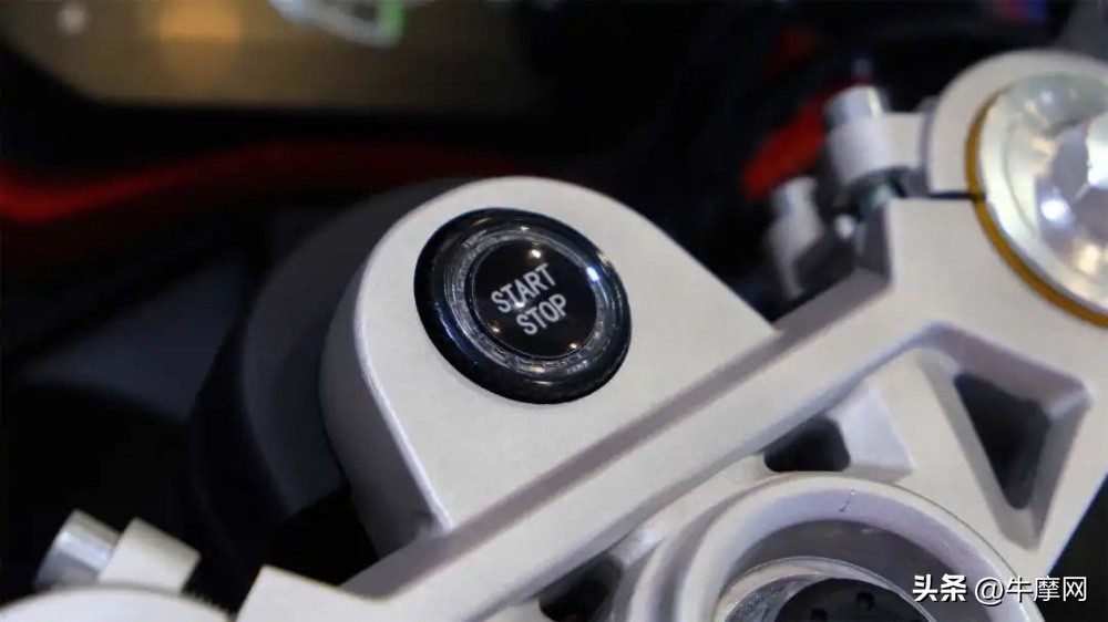 四缸仿赛双缸街车首亮相这届摩博会银钢有看头