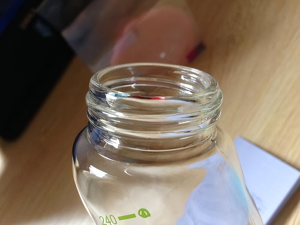 开水烫奶瓶对孩子有什么危害,有一种糊涂