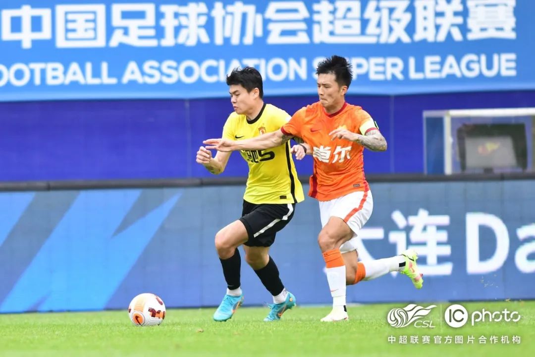 前线丨卡耶维奇、福布斯联袂进球，武汉长江2:1战胜广州队