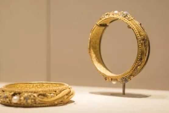 母亲节送礼物手镯,母亲节儿媳妇送的金镯子