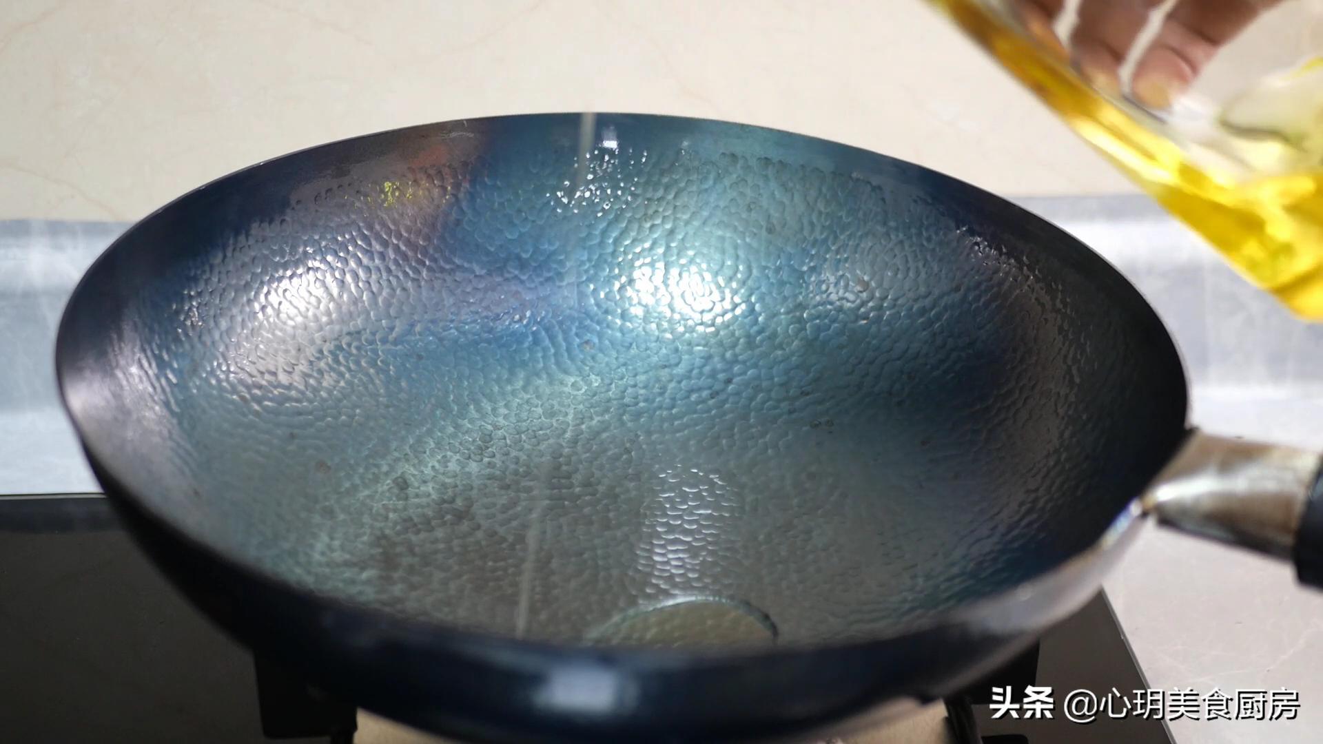新铁锅别直接用,教你“开锅养锅”,不沾不锈寿命长,越用越顺手