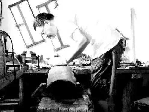 他不仅仅是古琴大师,他还是画家、篆刻家、书法家,二