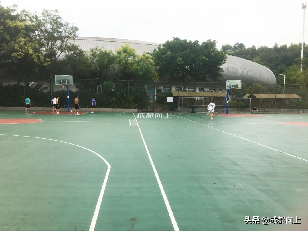 被吹爆的成都国际城南，居然没有拿得出手的体育场馆？