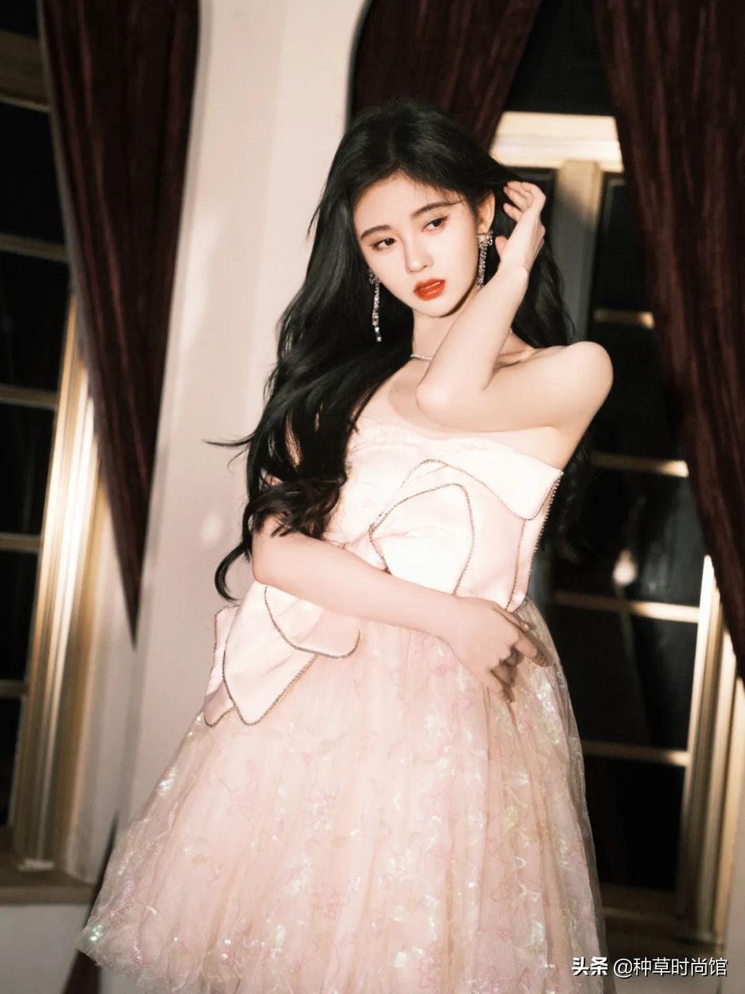 八字刘海怎么打理才不会显头秃,12岁圆脸头秃长发适合剪什么刘海