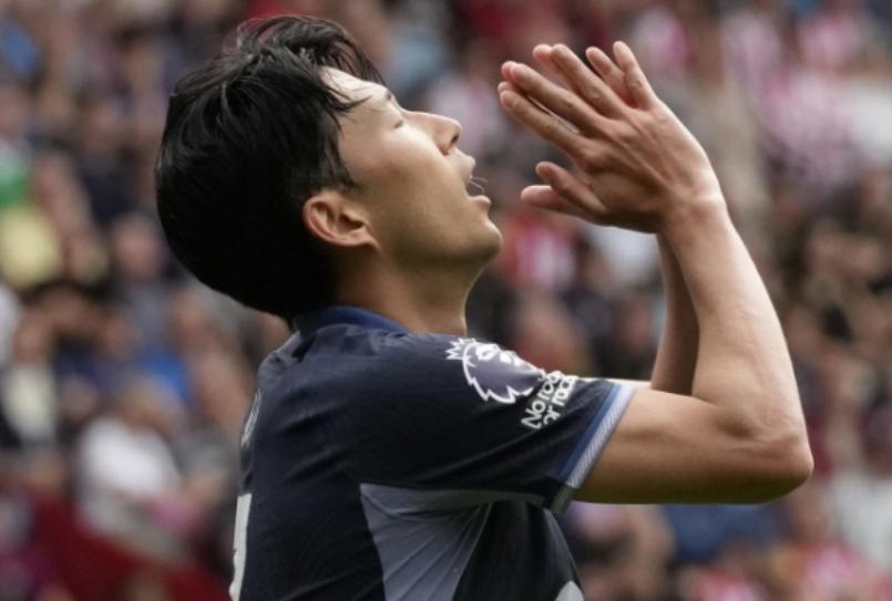 孙兴慜被踩慢动作,孙兴慜单刀被门将抱住