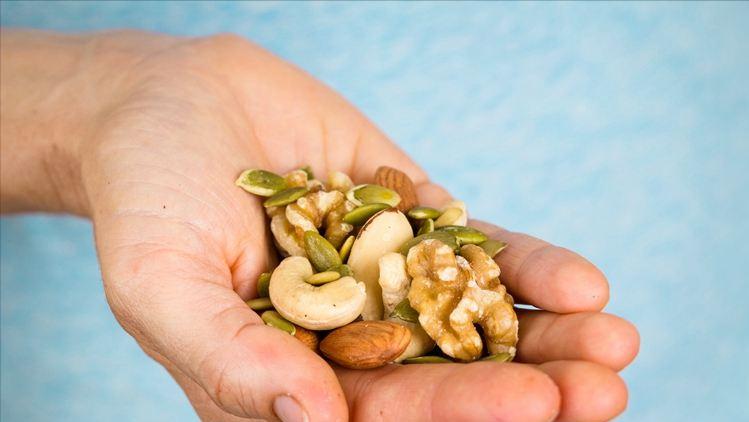 乳腺癌患者经常吃硒会复发转移吗,乳腺癌前病变可以吃坚果吗