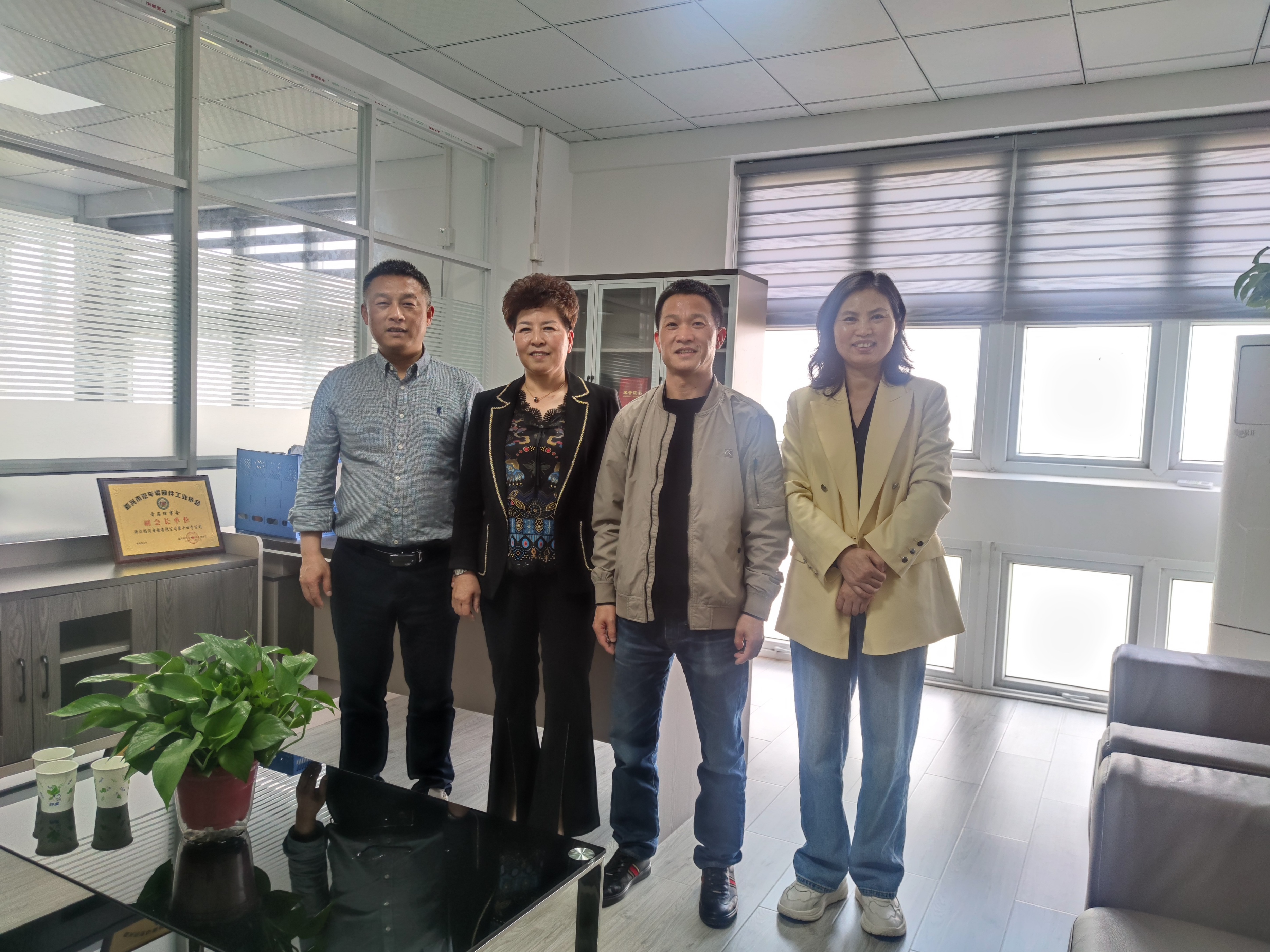 三十五岁创业成功的老板经历,37岁成为五百强企业的董事长