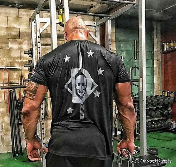 巨石强森怎么练得如此强壮,巨石强森背部肌群训练视频