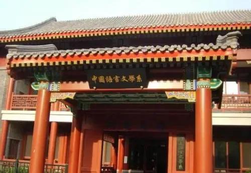 成人大专汉语言文学专业就业方向,汉语言文学就业怎么样