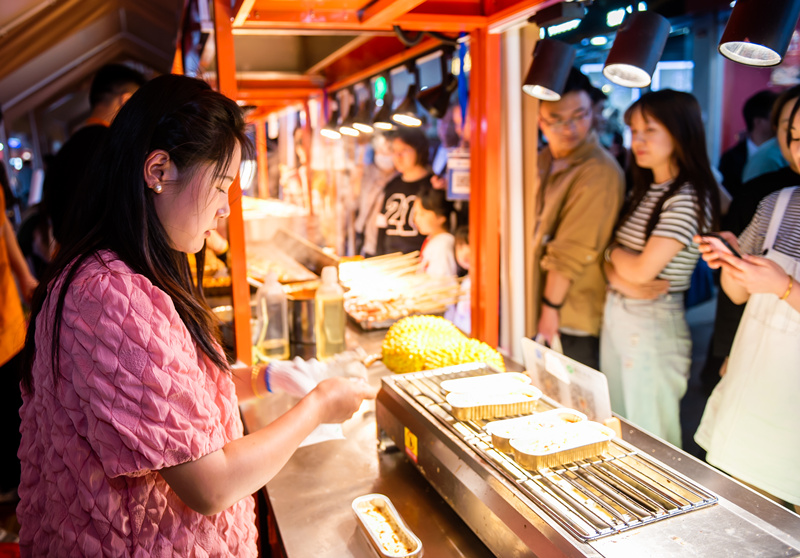 城市路边摊贩烟火气,城市最接地气的小摊小贩