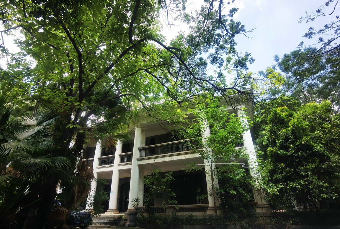 他被称为“沙面建筑之父”，旧居在养老院旁，曾被称“广州白宫”