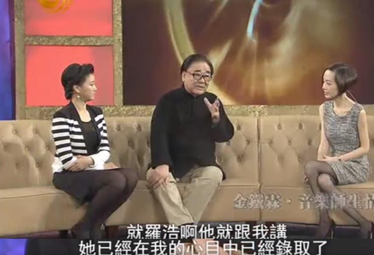 歌唱家*祖英宋**:和丈夫分居8年，39岁高龄产子，57岁身材好似少女