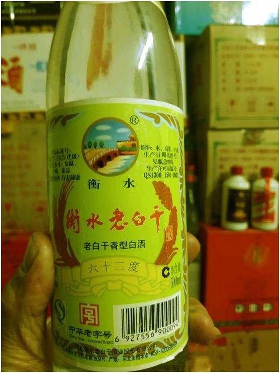 一杯白酒等于多少啤酒的能量,一杯白酒度数相当于几杯啤酒