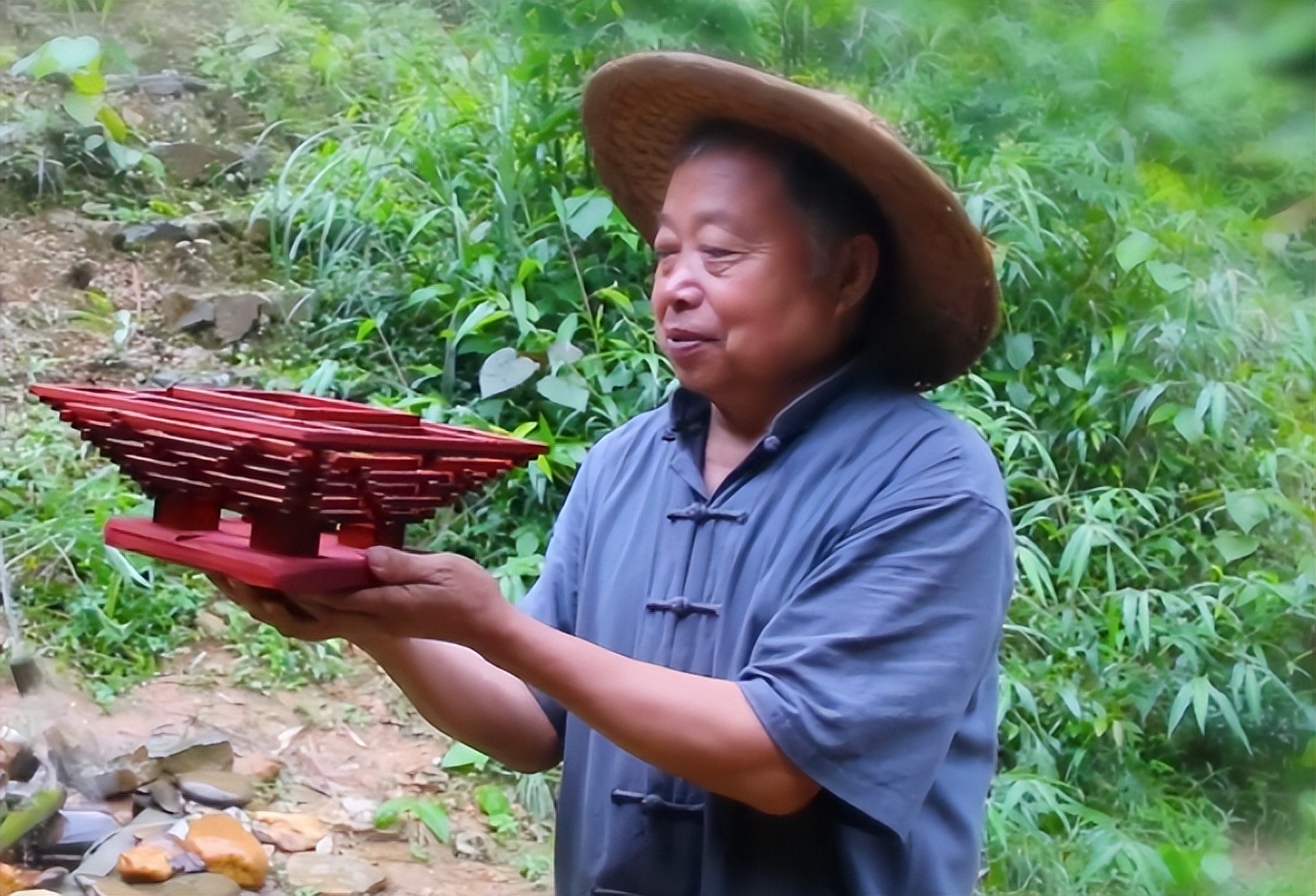六旬老汉凭流传几千年的手艺成为新晋网红,被称“老年版李子柒”