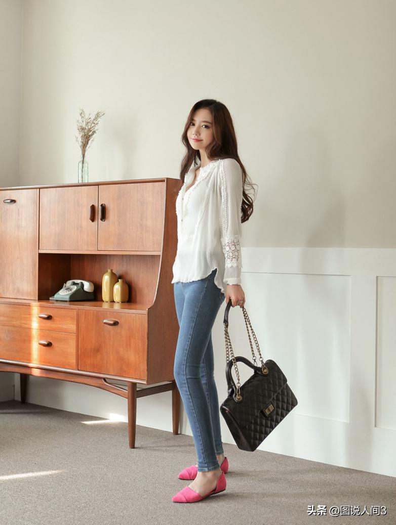 孙允珠轻奢露肩黄色雪纺衫,孙允珠初冬羊毛开衫配牛仔裤