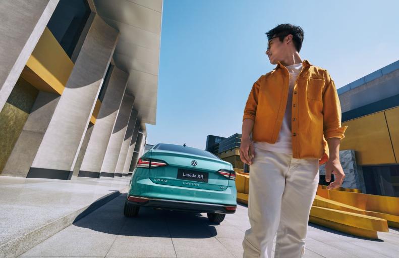 经典轩逸和朗逸哪个更值得购买,轩逸经典豪华和朗逸新锐对撞