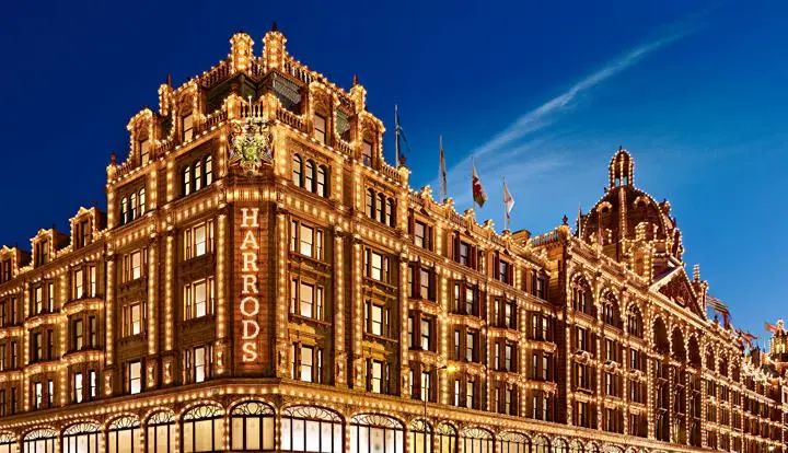 比世界杯还好看的是，卡塔尔太后的高定衣橱爽文人生