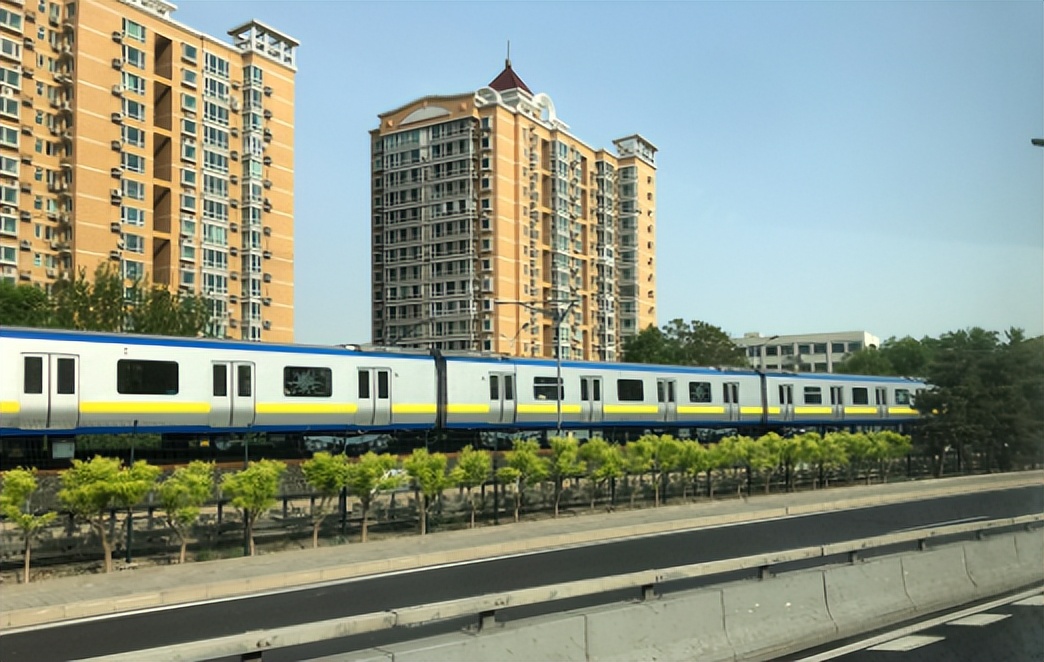 李嘉诚广州拍地,李嘉诚参与广州土地竞拍信号