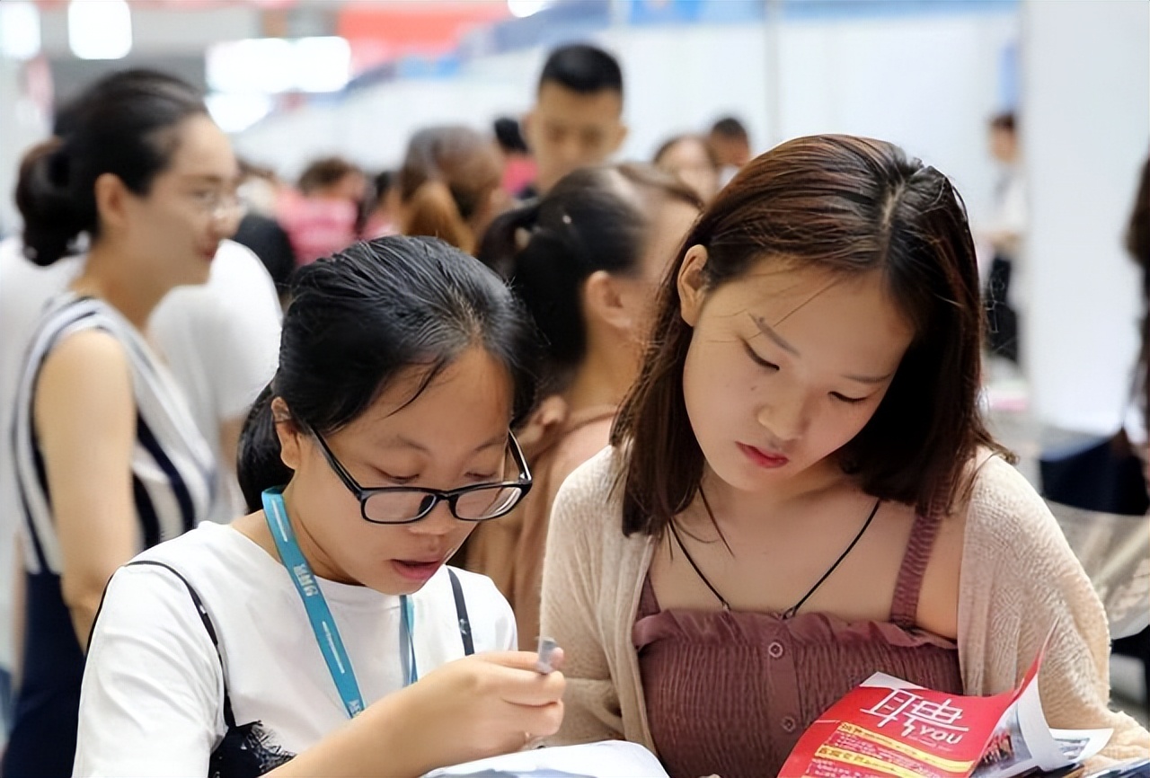 适合内向人干的职业,25岁内向无一技之长适合什么工作