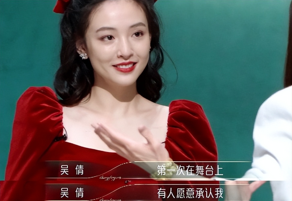 小白花被玫瑰嘲笑故事,小白花被玫瑰嘲笑