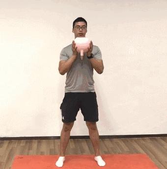 40岁年纪，才10多岁的体重，分享10个哑铃动作，让你偷偷在家练壮