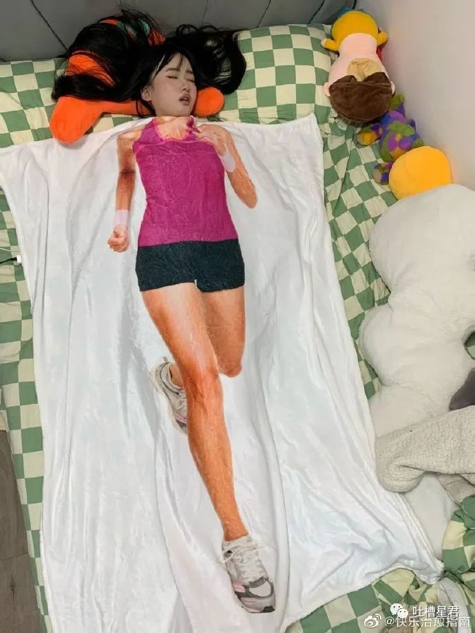 女友穿吊带裙男朋友的反应,女友买了新裙子