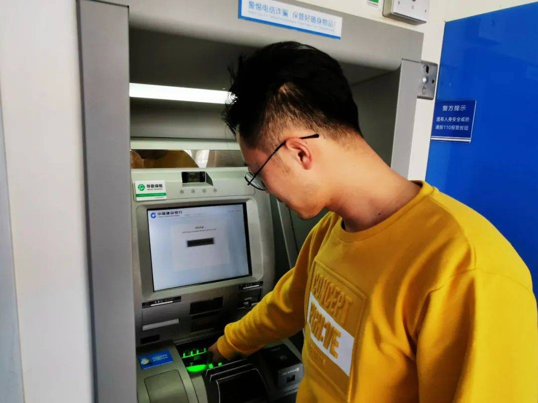 储户在郑州存钱取不出来,银行给储户的钱有问题怎么办