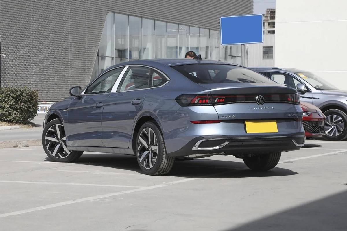 本田凌渡值得入手吗,年轻人第一次买车选suv还是轿车