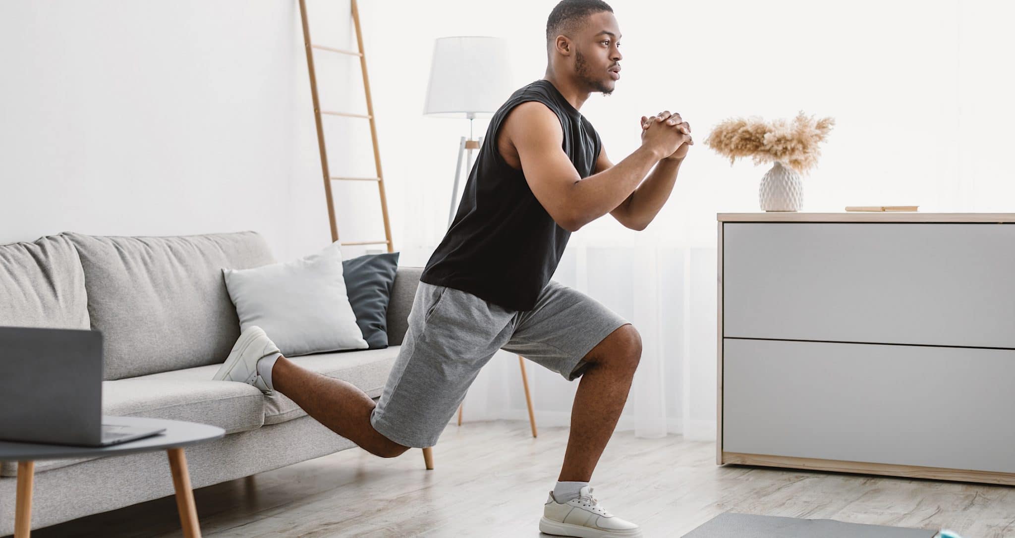 深蹲膝盖内收该如何矫正,深蹲膝盖内扣很疼该怎么改正