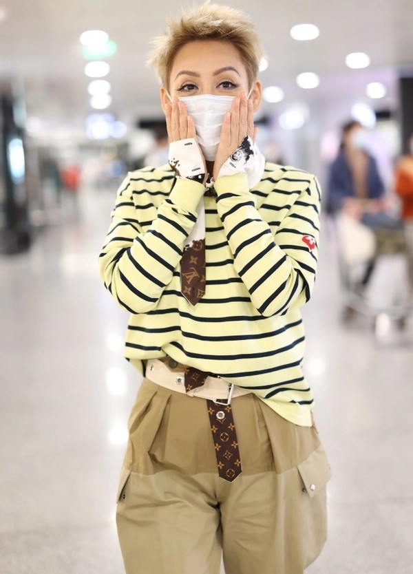 宁静大胆穿搭系列,48岁宁静的穿搭