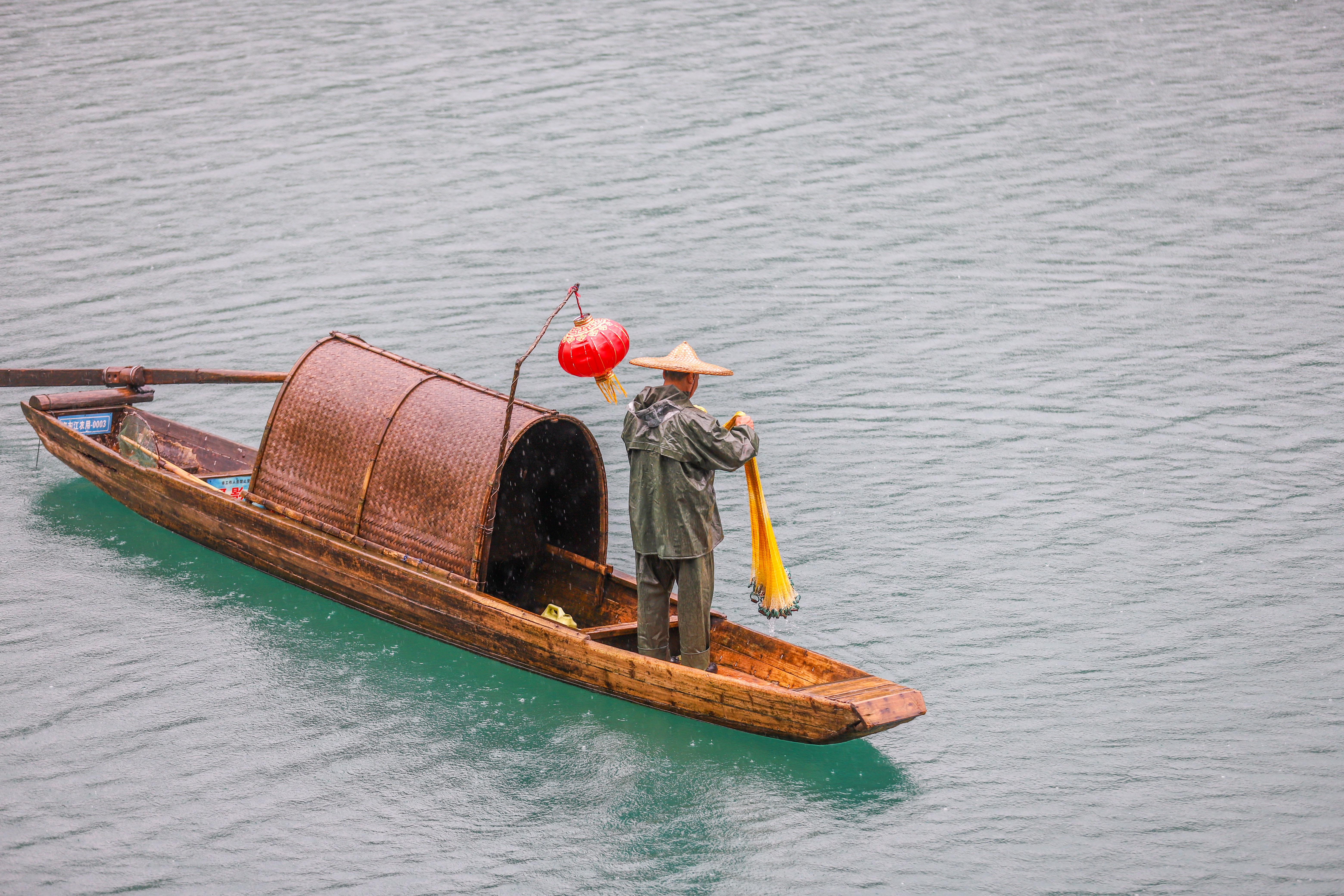 郴州东江湖渔夫撒网时间,郴州东江撒网捕鱼