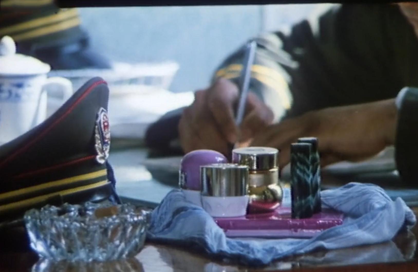 白雾街*杀凶**案：男人离奇死于电车，警方竟靠化妆品找到了有利线索