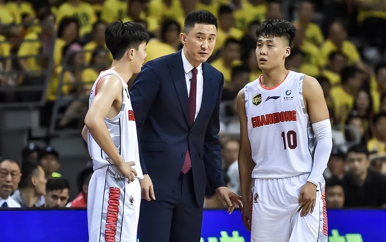 中国男篮18人名单，七名后卫，两个新面孔，广东后卫占了近一半