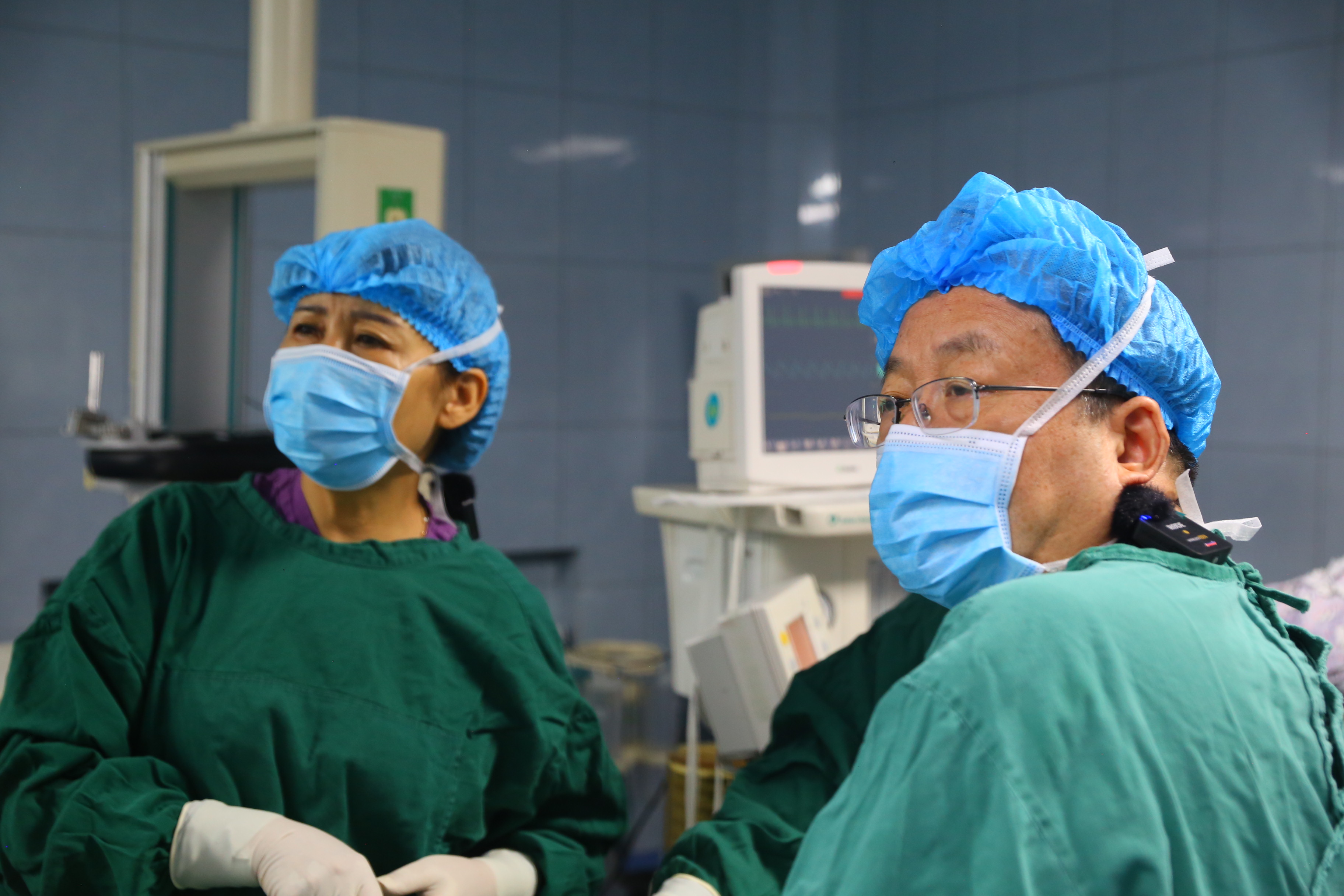 产后妈妈为什么会漏奶及解决方法,妈妈年纪大了漏尿怎么解决