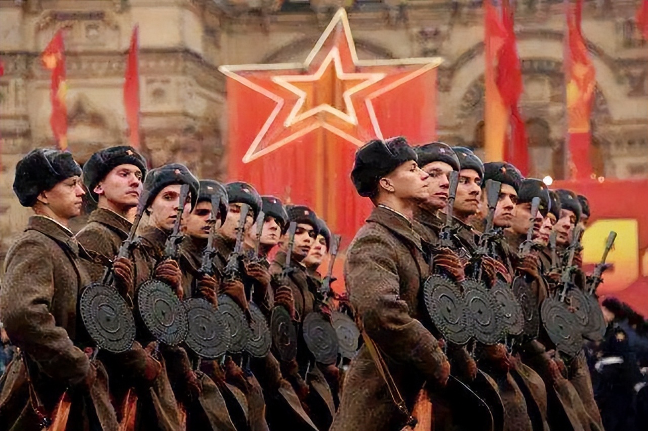 2008年俄罗斯人心中伟人的排行榜，列宁只能排第6，斯大林第3