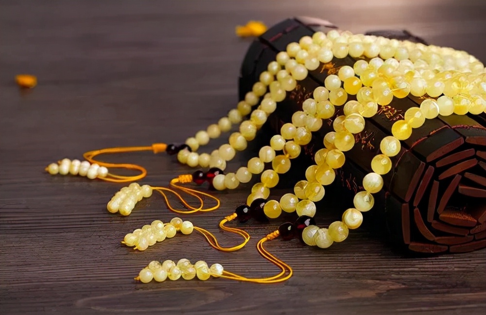 好的蜜蜡有什么特征,蜜蜡越黄越好还是越透明越好