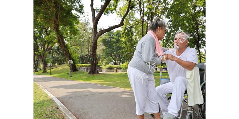 我68岁历经两次搭伙才明白：条件再好，也不要找没有退休工资的