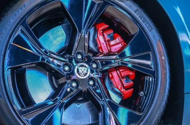 捷豹f-type没有运动排气,满满的科技感全新捷豹f-type