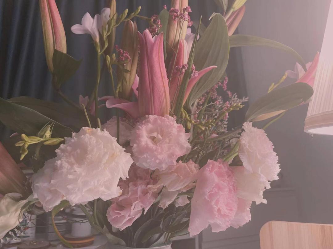 鲜花直播间现场直播卖花人气高,同城鲜花直播间