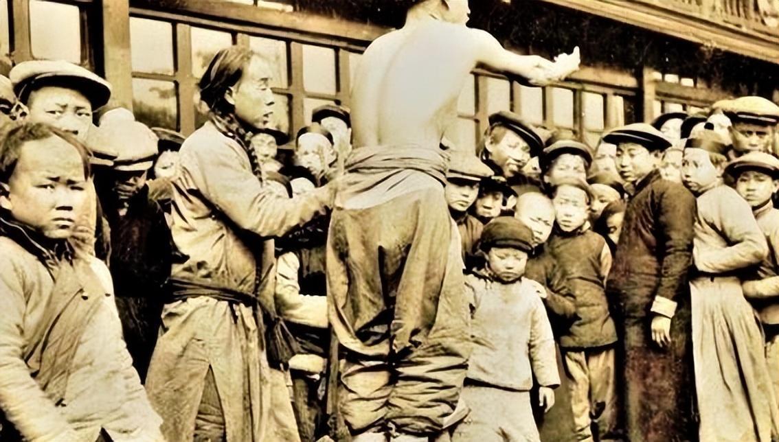 纳粹德国屠杀犹太女人,变态纳粹