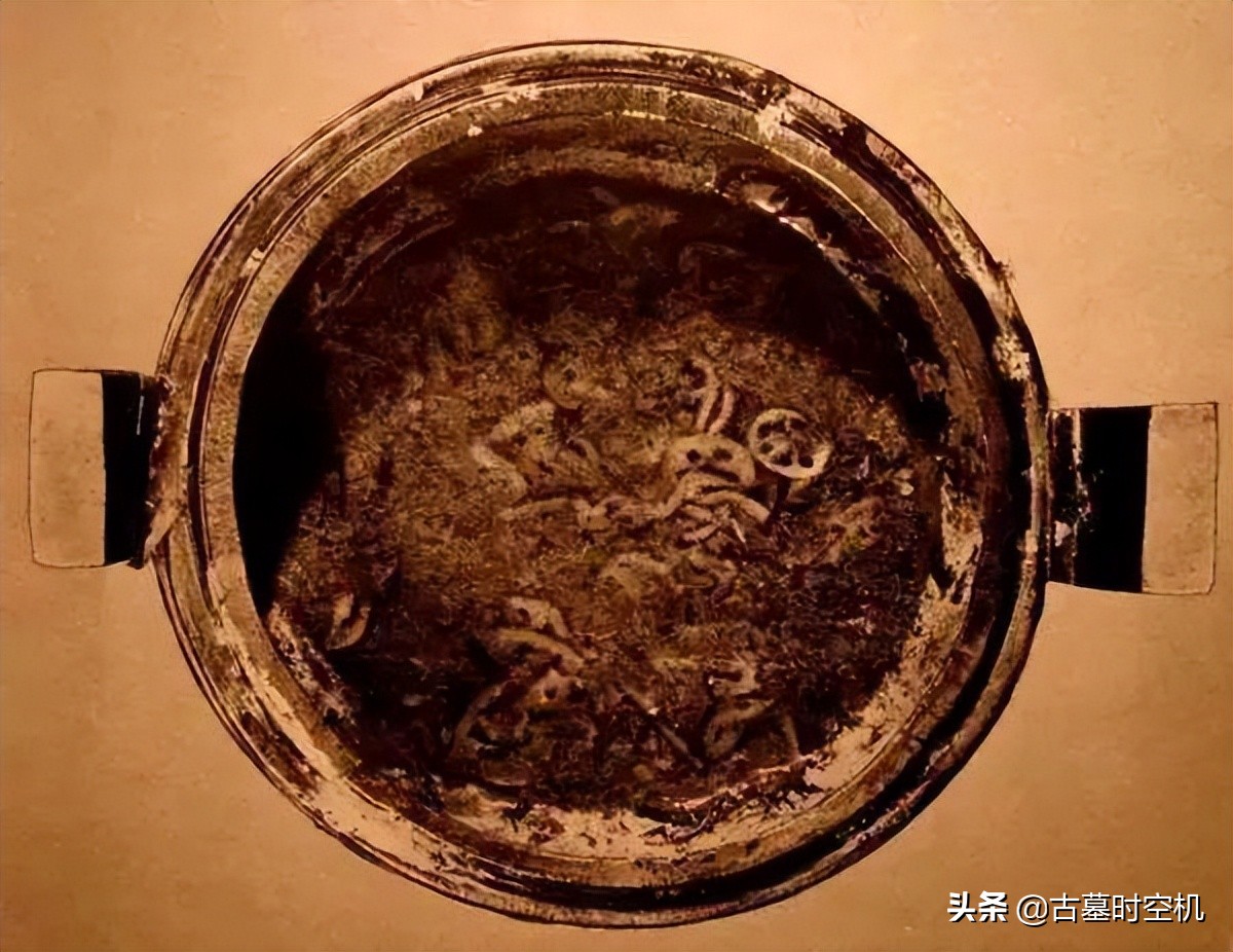 两千年不腐女尸辛追夫人,出土2000年不腐女尸