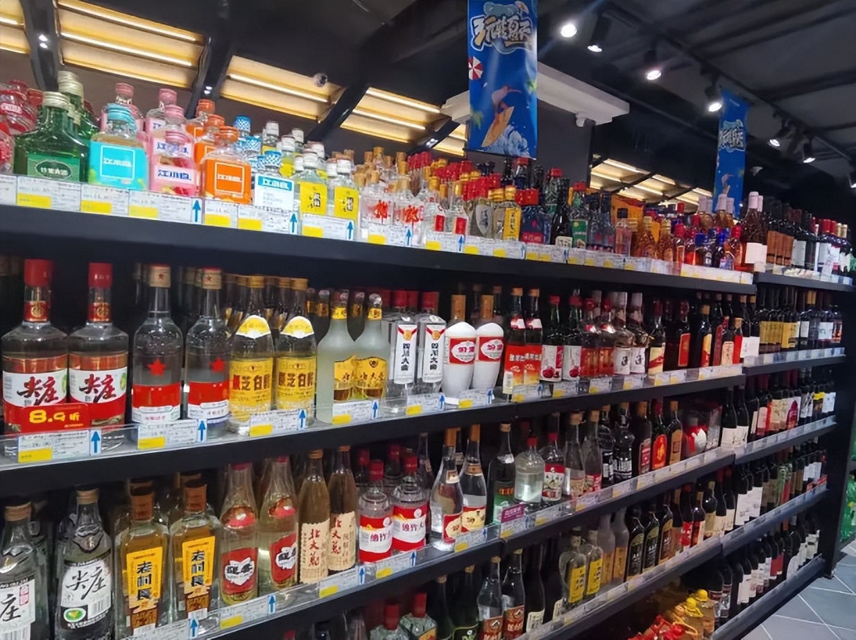 街边的茶叶店永远没人靠什么挣钱,路边卖烟酒行业好做吗