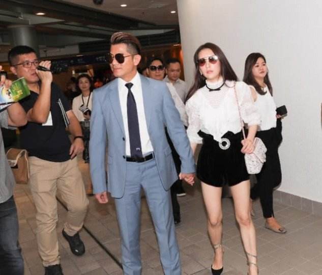 郭富城携妻出席活动方媛穿小黑裙 (郭富城方媛健身)