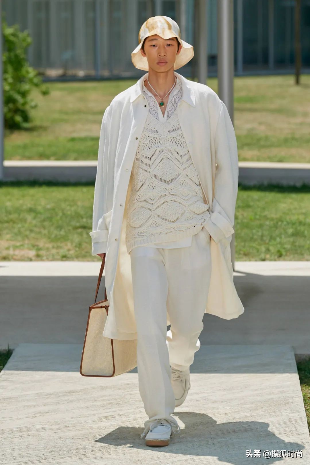 米兰男装时装周衬衣短裤,米兰时装周黑色露肩