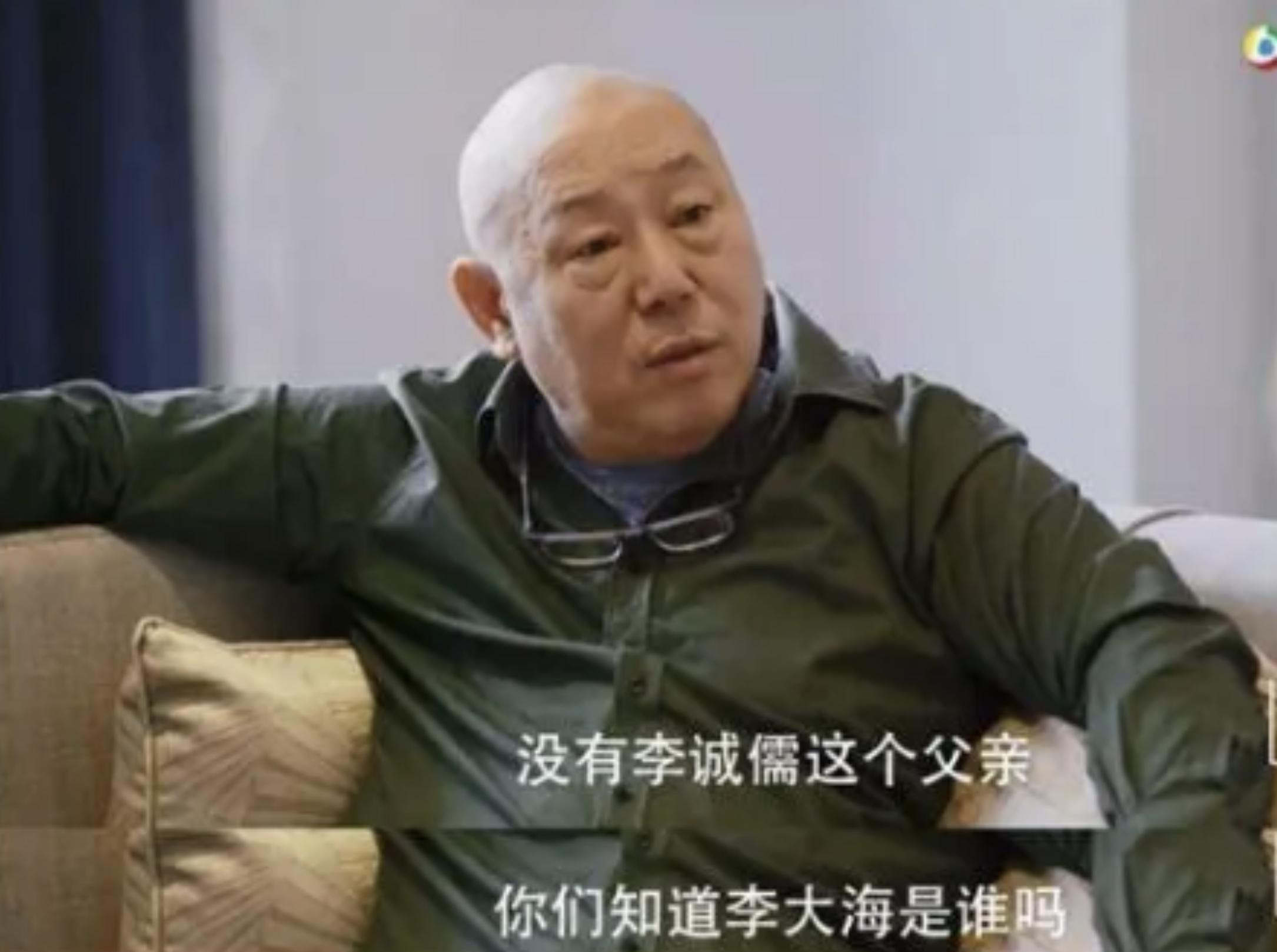 自己住豪宅娶娇妻，却对儿子30年不闻不问，晚年欲买豪车劝子回家