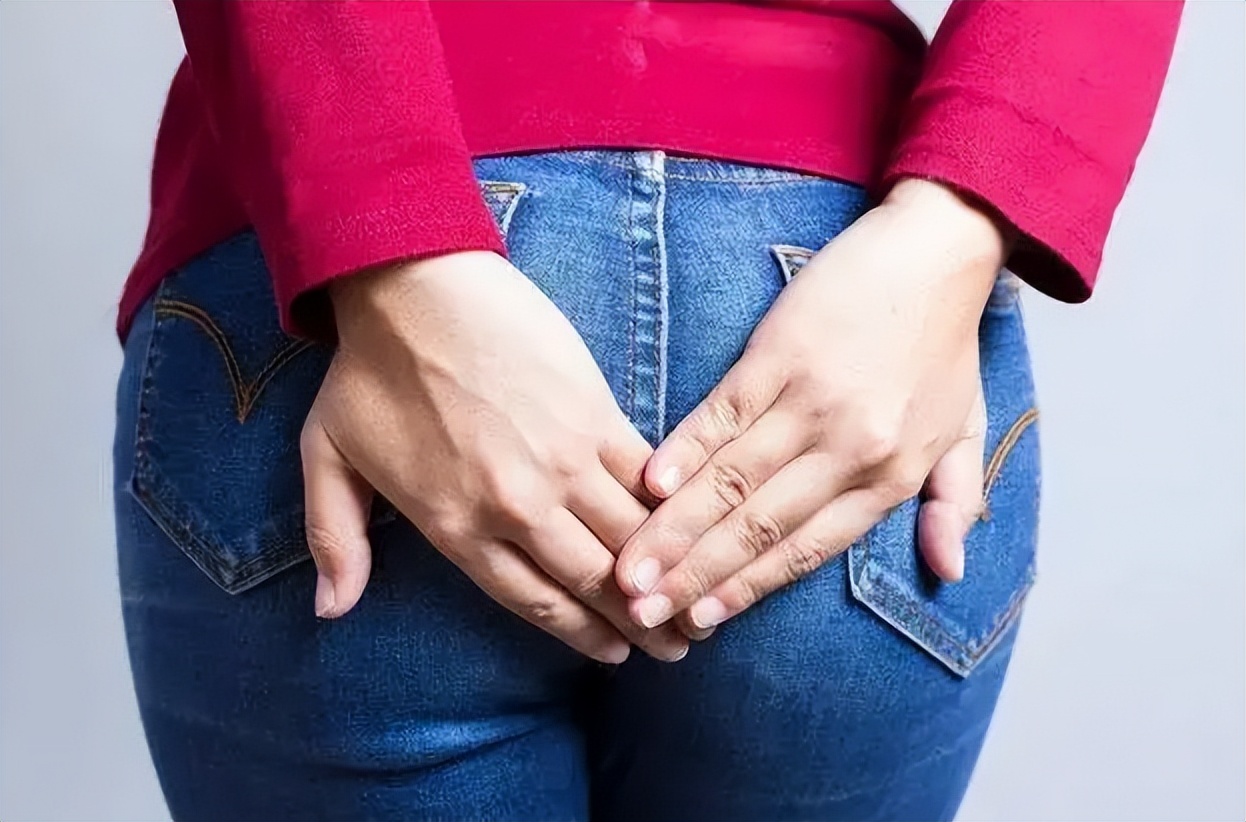 女性肛门周围潮湿瘙痒,肛门周围潮湿瘙痒长泡泡用什么药