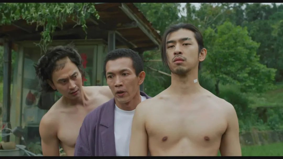 白发老妇在血色中“一夜回春”?通过杀戮释放欲望,只能说太奇葩