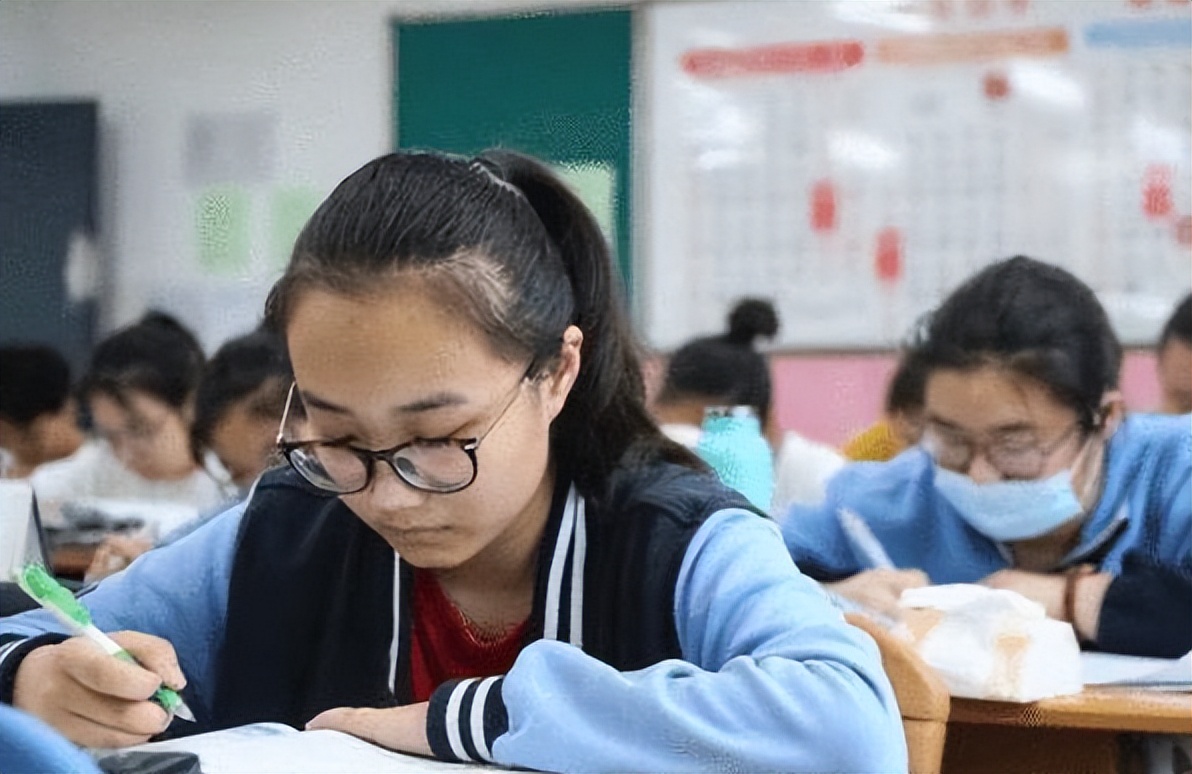 新生开学参观宿舍,初一新生入学宿舍视频